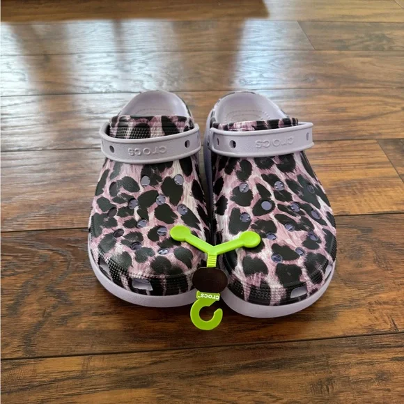 NWT Crocs Animal Cutie leopard print platform clogs. Size “J6” Purple print fun! - Picture 2 of 4